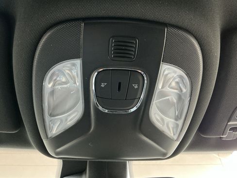 Used 2023 Jeep Compass Latitude image 17