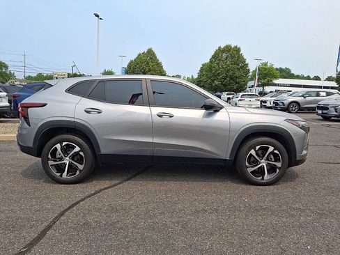 Certified 2024 Chevrolet Trax RS w/ Driver Confidence Package FWD image 10