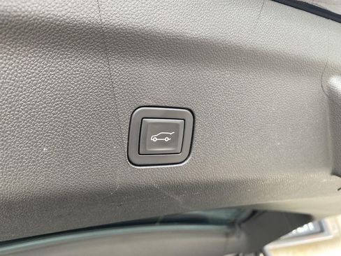 Certified 2025 GMC Yukon XL AT4 w/ AT4 Premium Plus Package AWD/4WD image 40