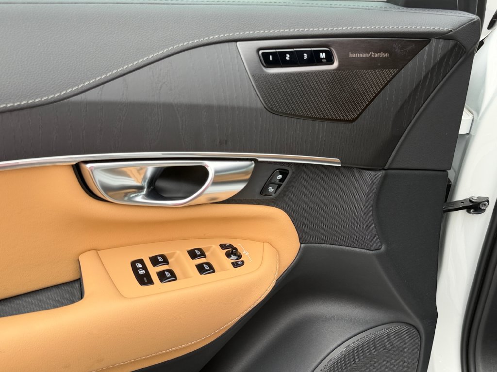 Certified 2025 Volvo XC90 T8 Ultra AWD/4WD image 15