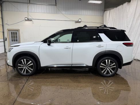 Used 2025 Nissan Pathfinder Platinum AWD/4WD image 9