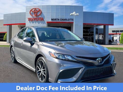 Used 2024 Toyota Camry SE w/ Convenience Package FWD image 1