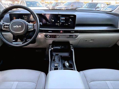 Certified 2025 Kia Sorento S image 13