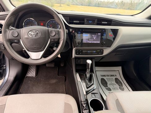 Used 2019 Toyota Corolla LE image 11