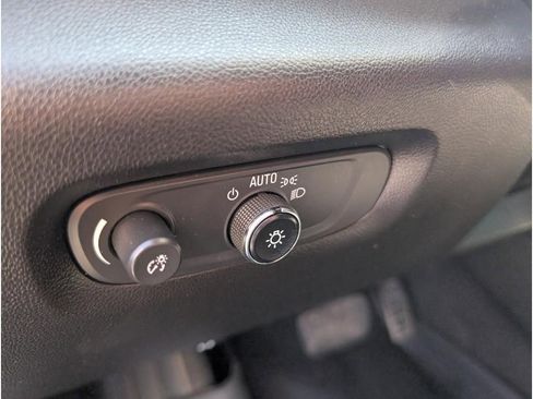 Used 2023 Chevrolet Traverse RS image 18