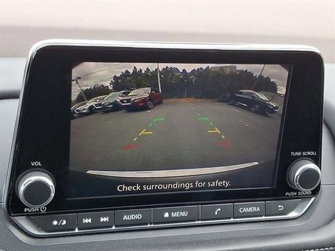 Used 2023 Nissan Rogue SV image 18