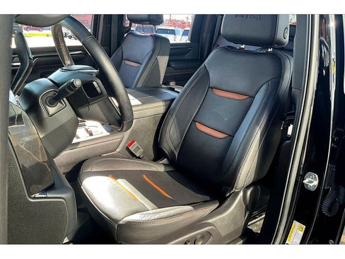 Used 2024 GMC Sierra 2500 AT4 image 28