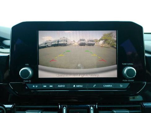 Used 2022 Nissan Pathfinder SV FWD image 8