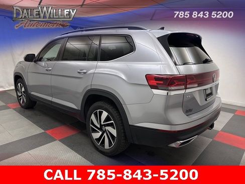 Used 2024 Volkswagen Atlas SE image 4