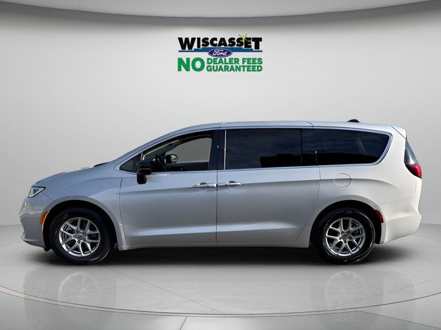 Used 2024 Chrysler Pacifica Touring-L FWD image 2