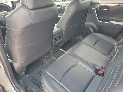 Used 2019 Toyota RAV4 XLE Premium image 15