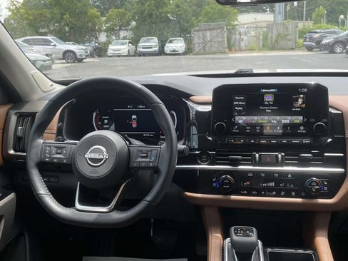 Used 2025 Nissan Pathfinder Platinum w/ Cargo Package AWD/4WD image 21