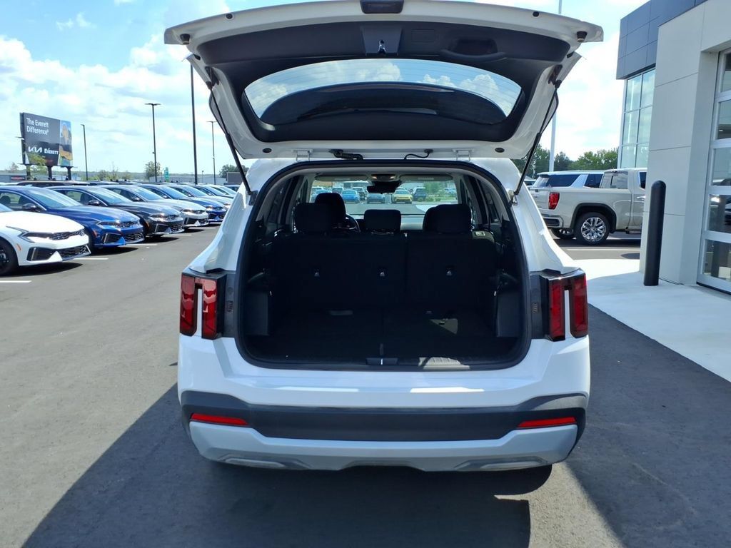 Certified 2026 Kia Sorento LX FWD image 6