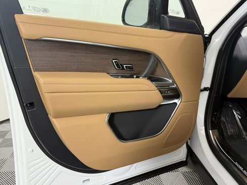 New 2026 Land Rover Range Rover Long Wheelbase SE AWD/4WD image 14