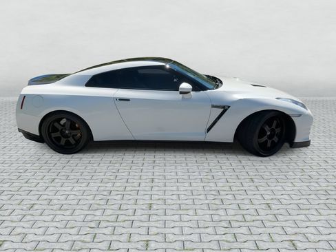 Used 2014 Nissan GT-R Black Edition AWD/4WD image 9