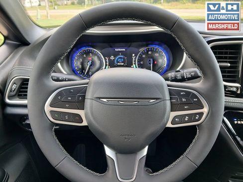 New 2027 Chrysler Pacifica Select w/ Family Tech Group AWD/4WD image 16