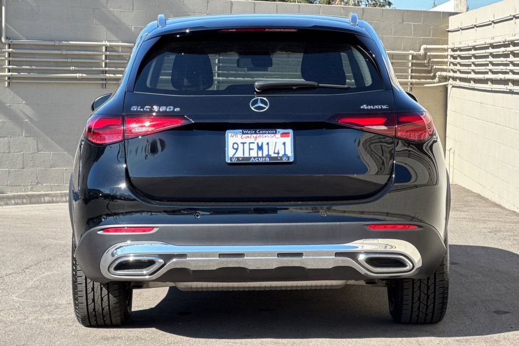 Used 2025 Mercedes-Benz GLC 350e 4MATIC image 8