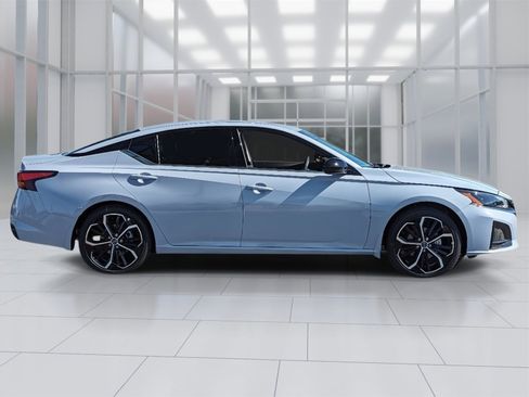 New 2025 Nissan Altima 2.5 SR image 6
