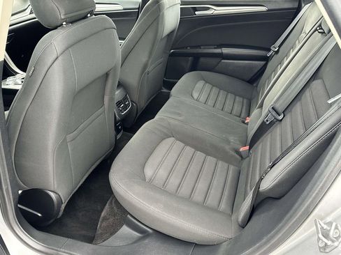 Used 2018 Ford Fusion SE image 12