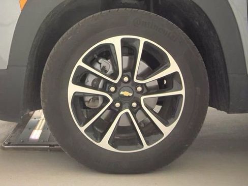 Used 2025 Chevrolet TrailBlazer LT AWD/4WD image 20