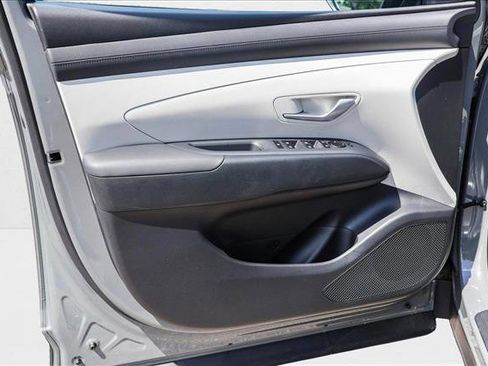New 2025 Hyundai Tucson SE image 12
