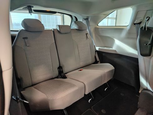 Used 2021 Toyota Sienna LE image 17