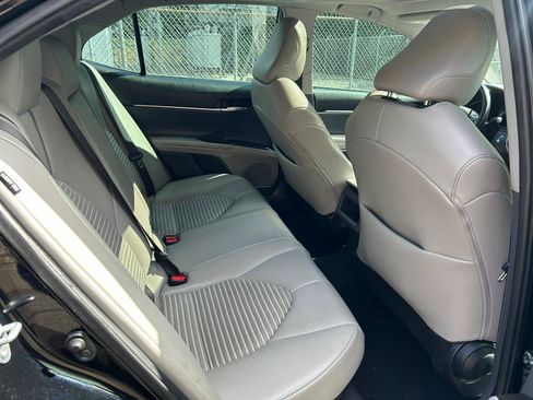 Used 2022 Toyota Camry SE w/ Audio Upgrade Package FWD image 16