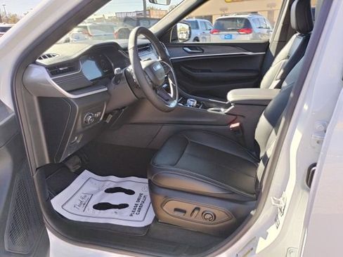 New 2025 Jeep Grand Cherokee Limited image 9