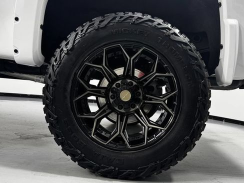 Used 2023 GMC Sierra 1500 AT4 w/ AT4 Premium Package AWD/4WD image 12