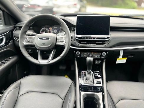 New 2025 Jeep Compass Limited w/ Sun & Sound Group AWD/4WD image 10