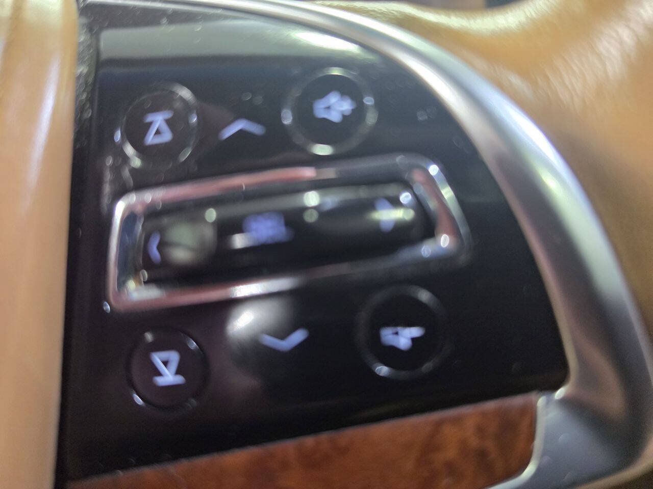 Used 2017 Cadillac Escalade Platinum AWD/4WD image 39