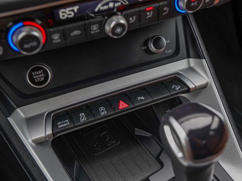 Certified 2025 Audi Q3 2.0T Premium w/ Convenience Package image 18