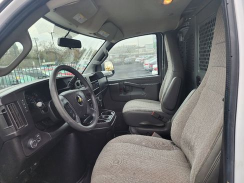 Used 2017 Chevrolet Express 2500 image 9