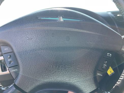 Used 2004 Ford Thunderbird Deluxe image 15