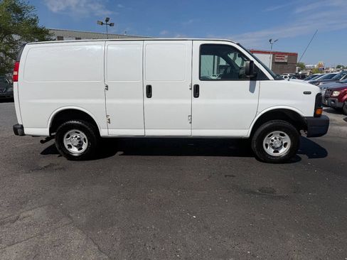 Used 2013 Chevrolet Express 2500 RWD image 8