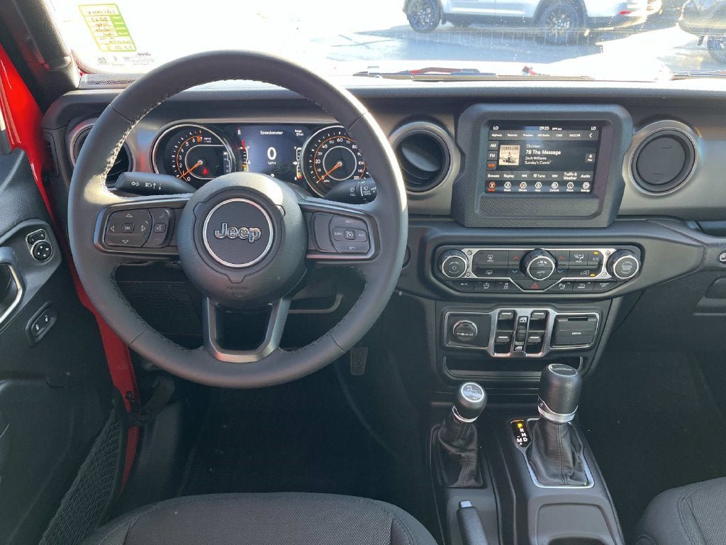 Used 2023 Jeep Gladiator Sport AWD/4WD image 11