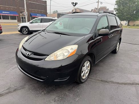Used 2010 Toyota Sienna LE w/ Towing Prep Pkg FWD image 1