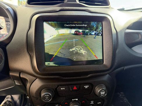 Used 2018 Jeep Renegade Altitude w/ UConnect 8.4 Nav Group image 31