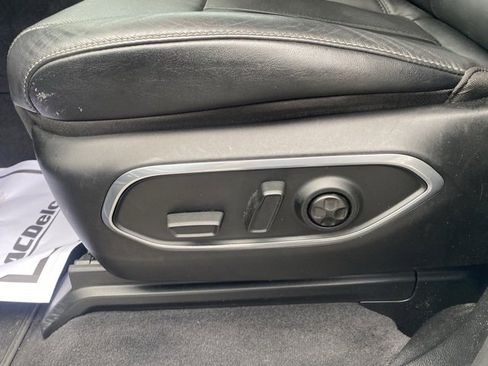 Used 2023 Jeep Wagoneer Series III w/ Preferred Equipment Group image 17