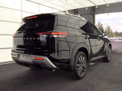 Used 2025 Nissan Pathfinder SL w/ SL Premium Package AWD/4WD image 2