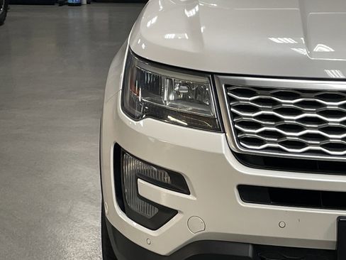 Used 2017 Ford Explorer Platinum image 5