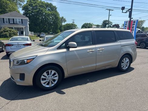 Used 2017 Kia Sedona LX FWD image 15