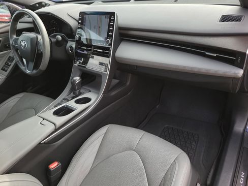 Used 2020 Toyota Avalon Limited FWD image 8