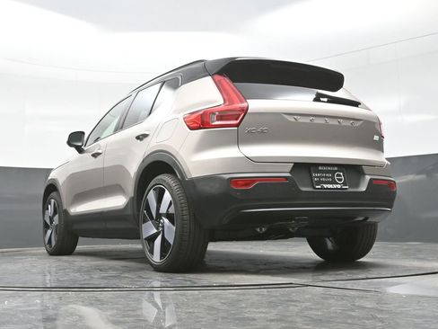 Used 2023 Volvo XC40 Recharge Ultimate image 24