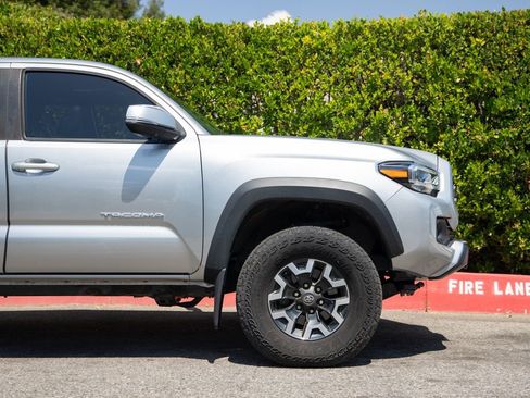 Used 2023 Toyota Tacoma TRD Off-Road w/ TRD Premium Off Road Package AWD/4WD image 5