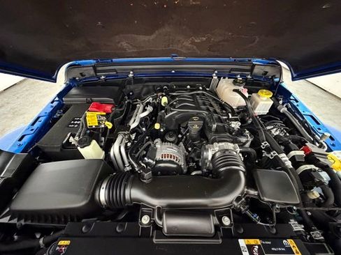 Certified 2021 Jeep Gladiator Sport AWD/4WD image 12