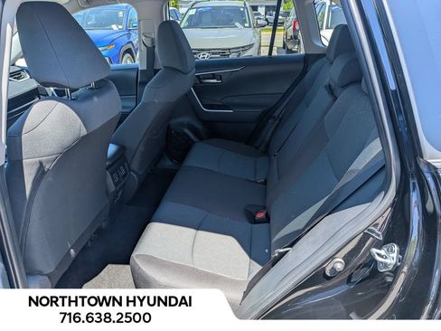 Used 2025 Toyota RAV4 XLE AWD/4WD image 30