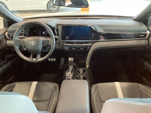 Used 2025 Toyota Camry SE image 23