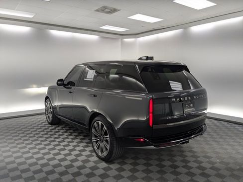 Certified 2025 Land Rover Range Rover SE image 5
