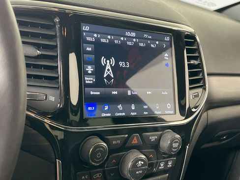 Used 2022 Jeep Grand Cherokee Laredo X image 15